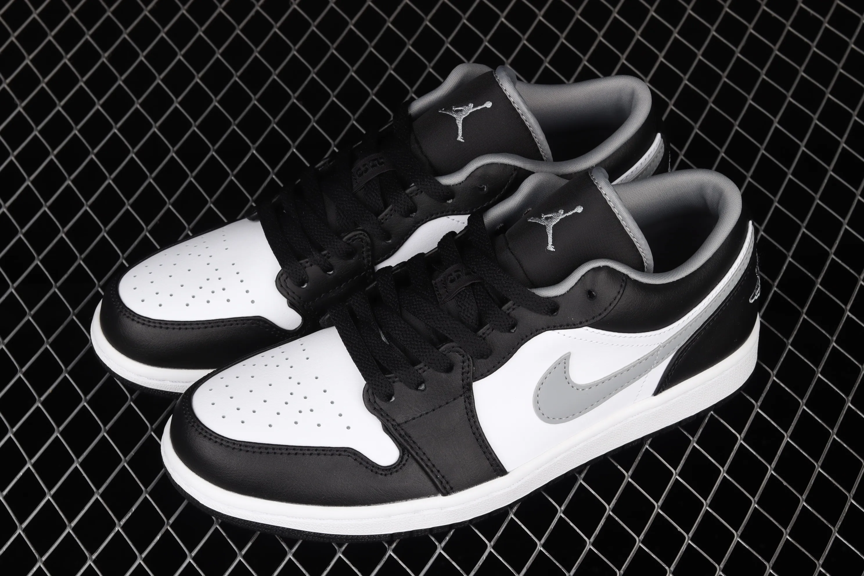 All categories Air Jordan Jordan series basketball shoes Air Jordan 1 Low G version pure original Air Jordan 1 Low AJ1 Joe 1 black and white gray low-top cultural leisure sports sneakers 553558-040